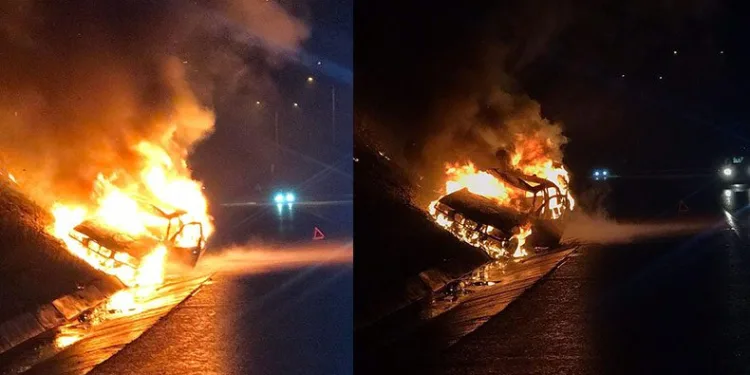 Seyir halindeki otomobil alev alev yandı