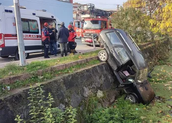 Otomobil su kanalına uçtu