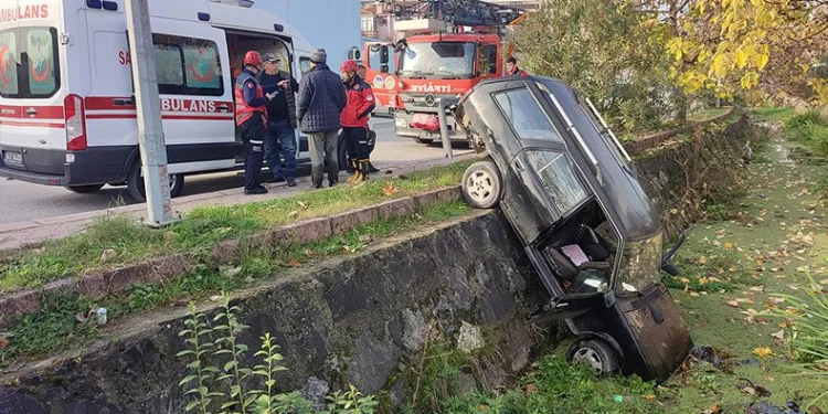 Otomobil su kanalına uçtu