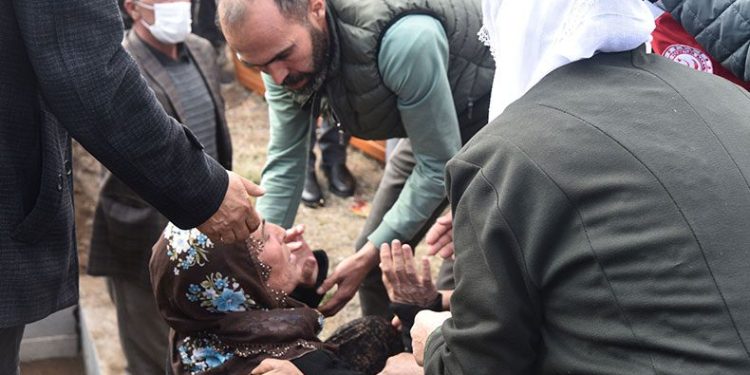 Kuduzdan hayatını kaybeden çocuk  toprağa verildi