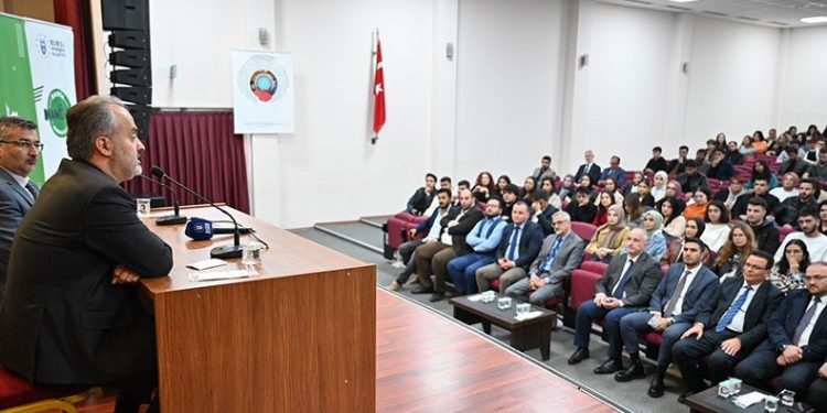 Başkan Aktaş’tan üniversitelilere altın öğütler