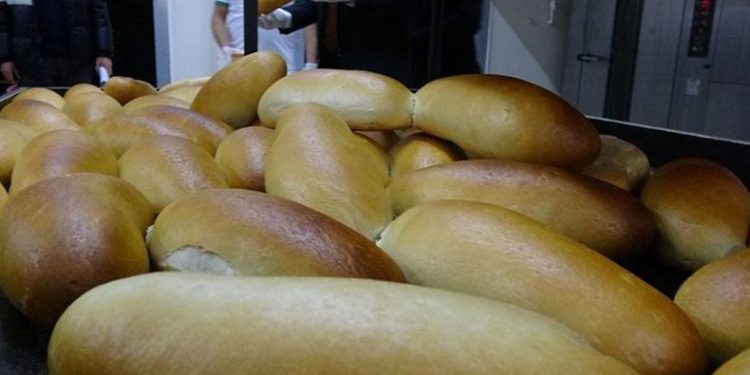 Üç yıldır ekmeği 1 liradan satıyor