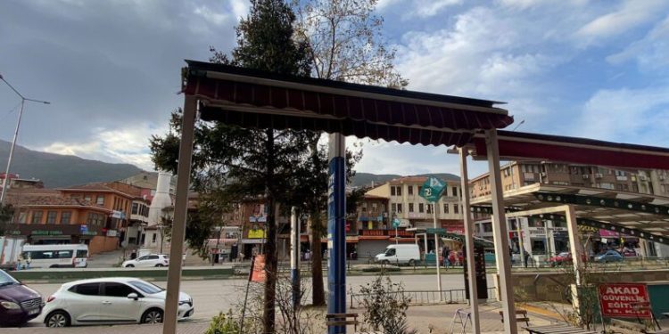 Şiddetli lodos hayatı olumsuz etkiliyor