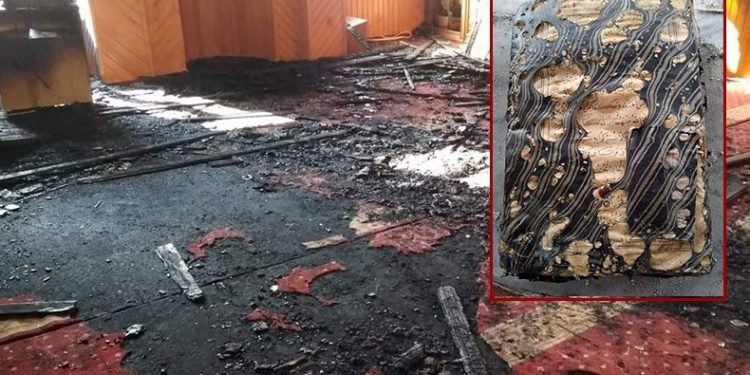 Camideki yangında Kur’an-ı Kerim yanmadı