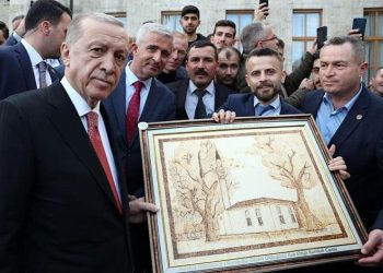 Gençlerden Cumhurbaşkanı Erdoğan’a anlamlı hediye