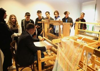 “İpek Mendil” öyküsüyle ipeğin yolcuğu