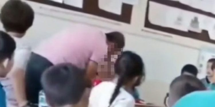 Öğrenciye şiddet uyguladı açığa alındı