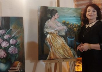 Renkleri tablolarında dans ettirdi