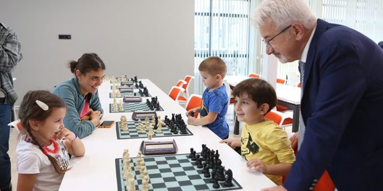 Balat Satranç Evi kapılarını açtı