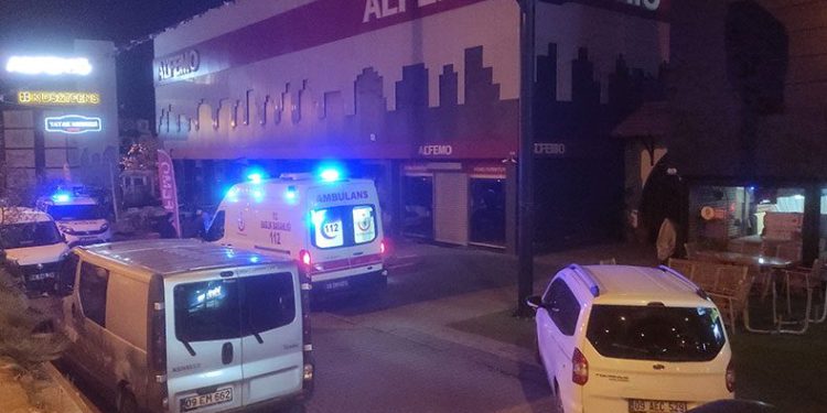 Bıçaklanan genç hayatını kaybetti