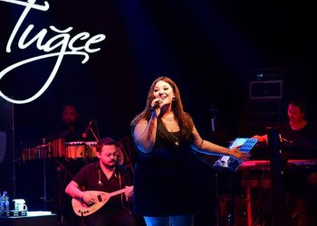Tuğçe Kandemir hasta haliyle konser verdi