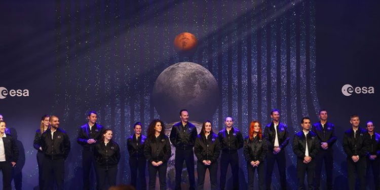 Dünyanın ilk engelli astronotu