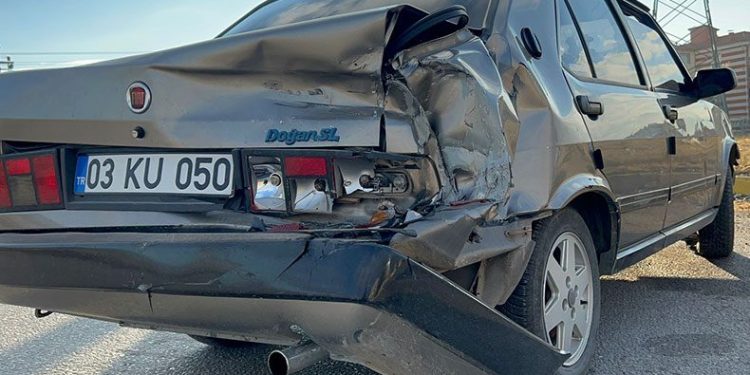 3 araca çarpıp kaçtı