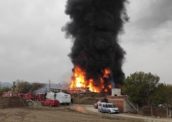 Kimyasal fabrikasından yangın çıktı