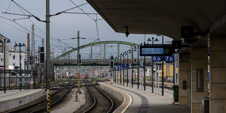 Avusturya’da demiryolu işçileri greve gitti