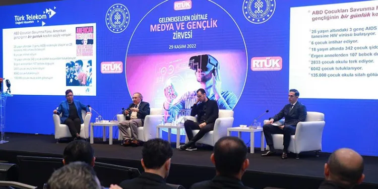 Her 10 gençten üçü dijital okuryazar