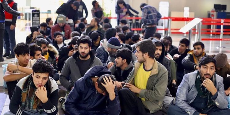 Sınır dışı edilen Afganlar ülkelerine gönderildi