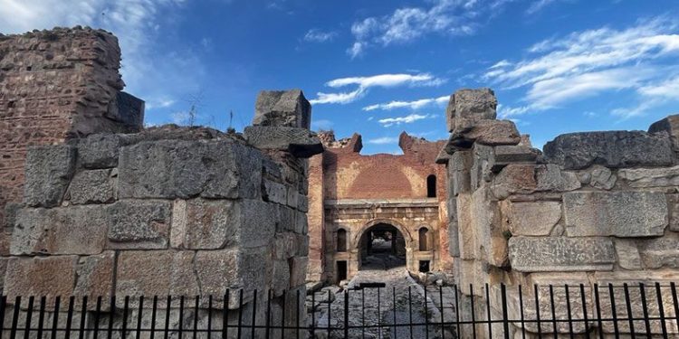 İstanbul Kapı’daki tarih göz kamaştırıyor