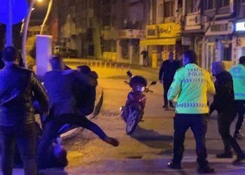 Kazanın ardından tekmeli yumruklu kavga