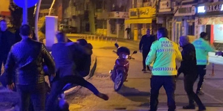 Kazanın ardından tekmeli yumruklu kavga