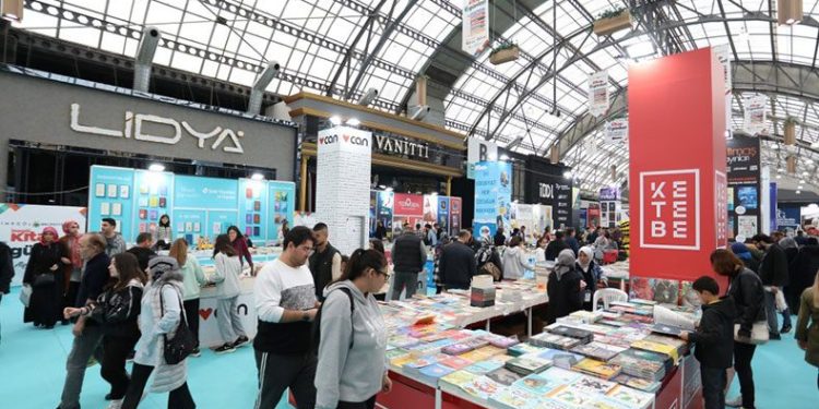 İnegöl kitap günleri tüm coşkusuyla sürüyor