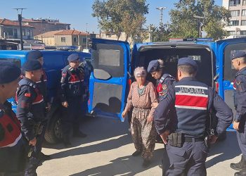 Babasını öldürdüğü ileri sürülen kadın tutuklandı