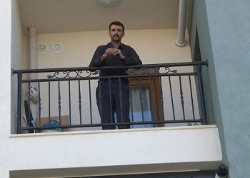 Evde mahsur kalınca işten atıldı