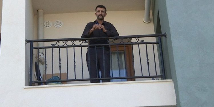 Evde mahsur kalınca işten atıldı