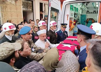 Hülya Koçyiğit, Bursalı şehit astsubayın ailesini ziyaret etti