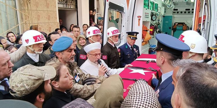 Hülya Koçyiğit, Bursalı şehit astsubayın ailesini ziyaret etti