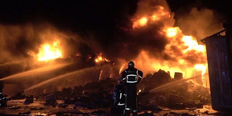 Bursa’da soğuk hava deposunda büyük yangın
