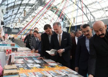 1 milyon kitap okuyucuyla buluştu