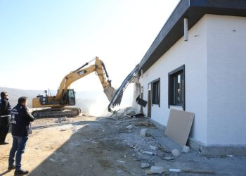 Bursa’da kaçak villalar yıkıldı