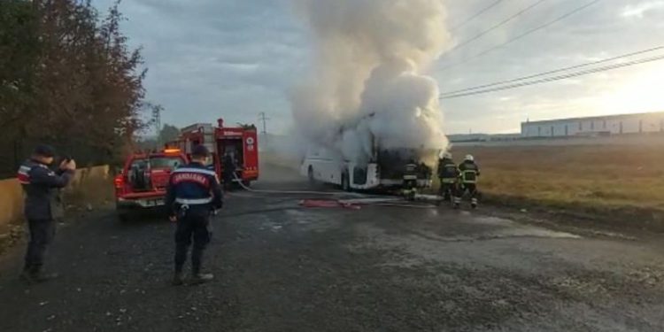 Tekirdağ’da işçi otobüsü yandı