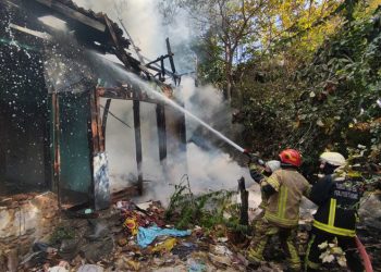 Bursa’da tarihi bina küle döndü