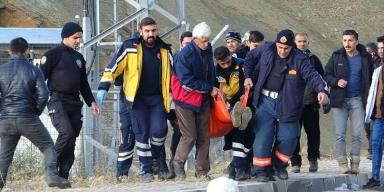 Silahla vurulmuş 3 kişi bulundu