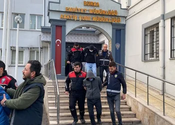 Kadınlara zorla fuhuş yaptıran 12 çete üyesi tutuklandı