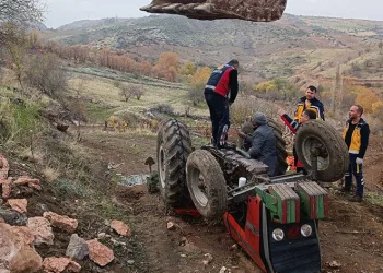 Traktörün altında kalan adam hayatını kaybetti
