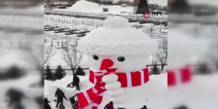 Çin’de dev kardan adam