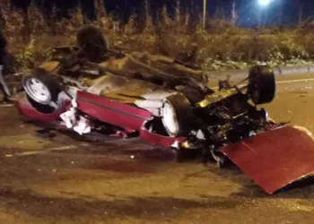 Uygulamadan kaçan araç takla attı