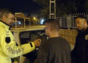 Alkollü sürücüye alkolmetre dersi