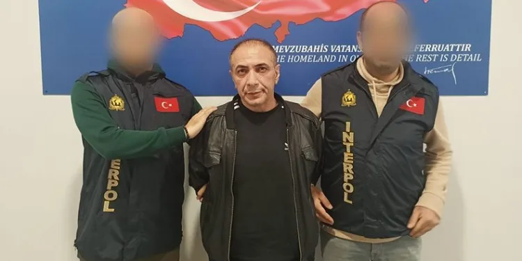 Kırmızı bültenle aranan Akbaba yakalandı