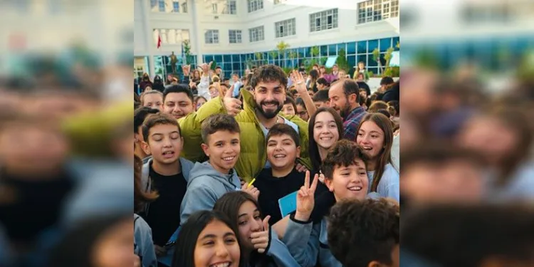 Rapçi Sefo’dan çocuk hayranına süpriz