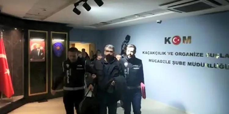 Bursa’da gaygubet evlerine baskın 9 gözaltı