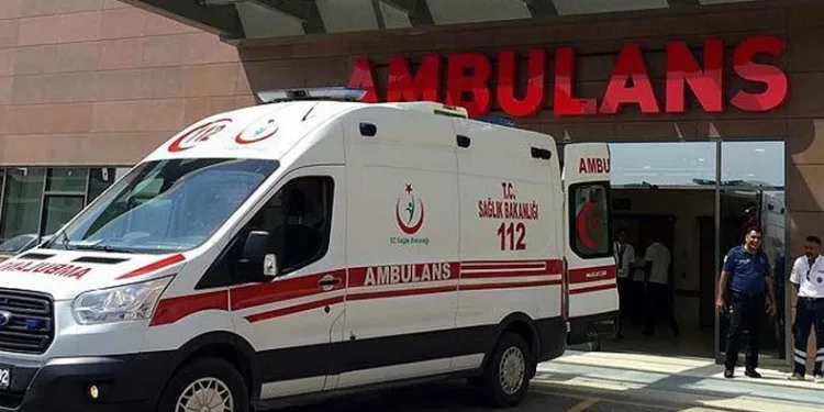 Yanlışlıkla kendini bıçakladı