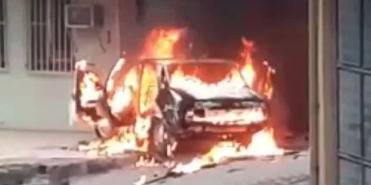 Park halindeki otomobil alev topuna döndü