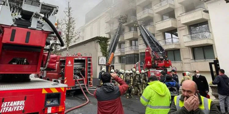 Çırağan Sarayı’nda yangın