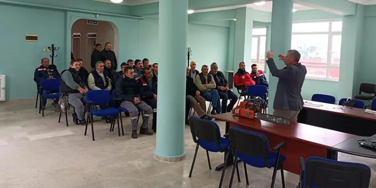 Mustafakemalpaşa’da ağaç kesimi kursu