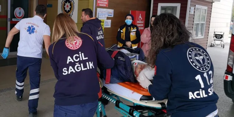 Halk otobüsüyle çarpışan motosikletli ağır yaralandı