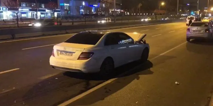 Kara Yolu’nda 2 araç çarpıştı